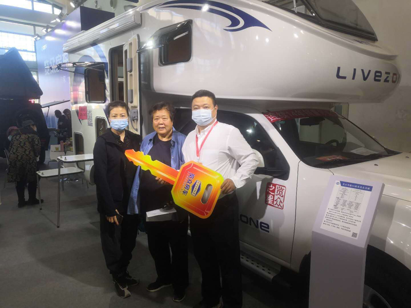 從這選房車的顧客怎么這么多？
