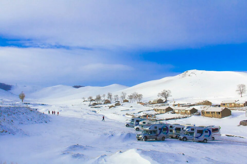 踏雪前行，房車也能雪地越野