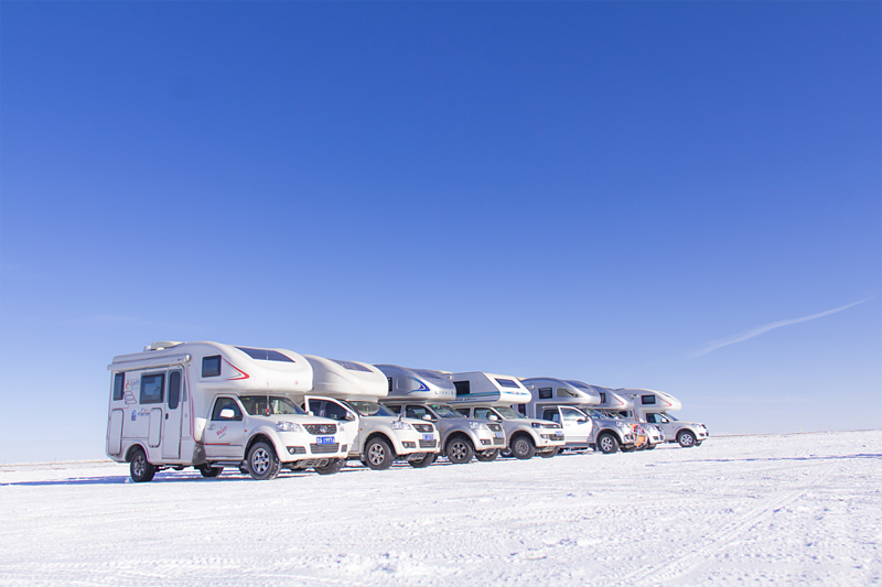 踏雪前行，房車也能雪地越野