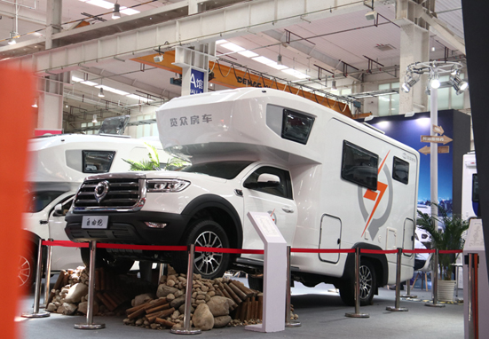 年度新車(chē)、自動(dòng)檔、四驅(qū)，能選的房車(chē)